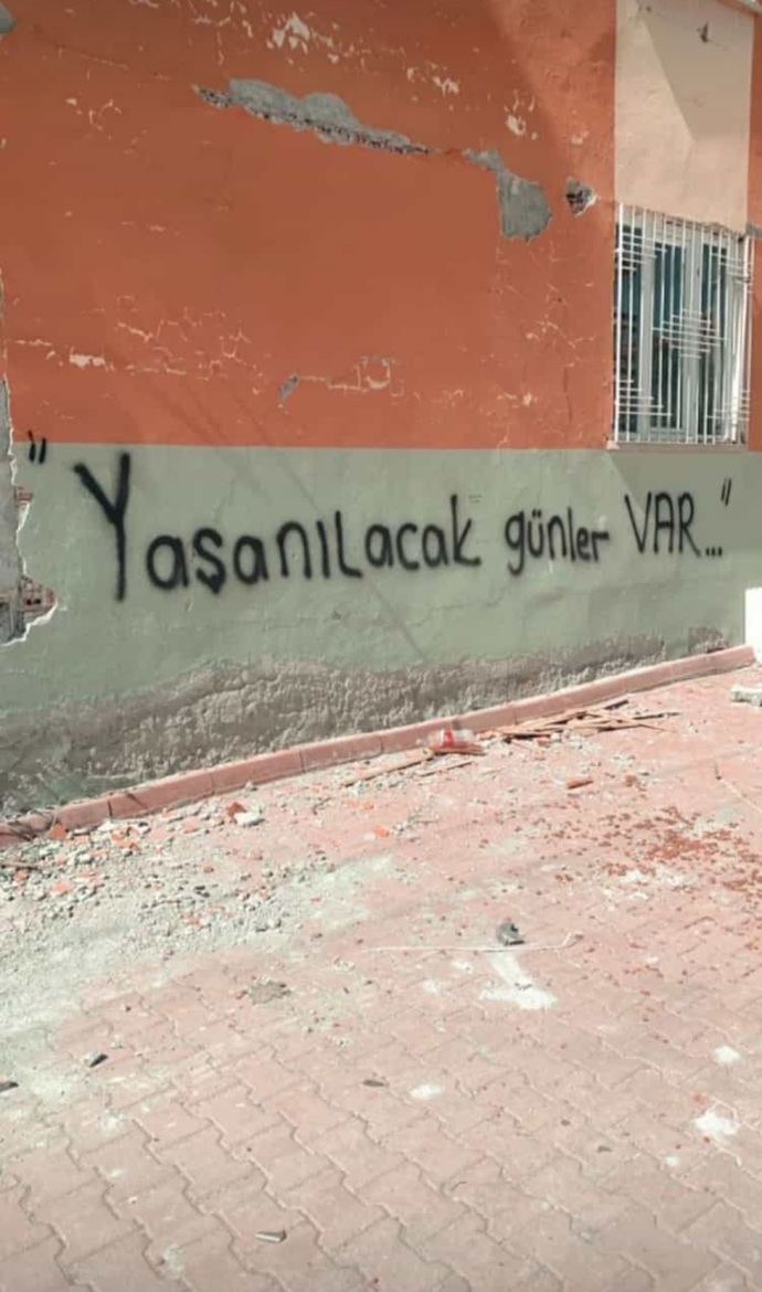 Tabi ki duvar yazıları 