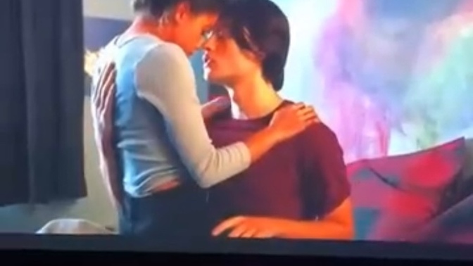 Film izlerken etkilenmek normal mi?