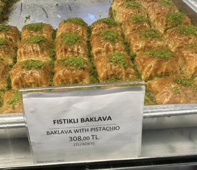 Havalimanında baklavanın bir dilimi 308 TLden satılıyor! Sizce bu fiyattan baklava alan oluyor mudur?