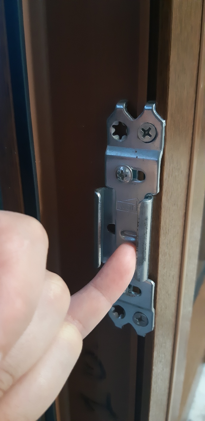 Kolu düşen pvc kapıyı nasıl açabiliriz?