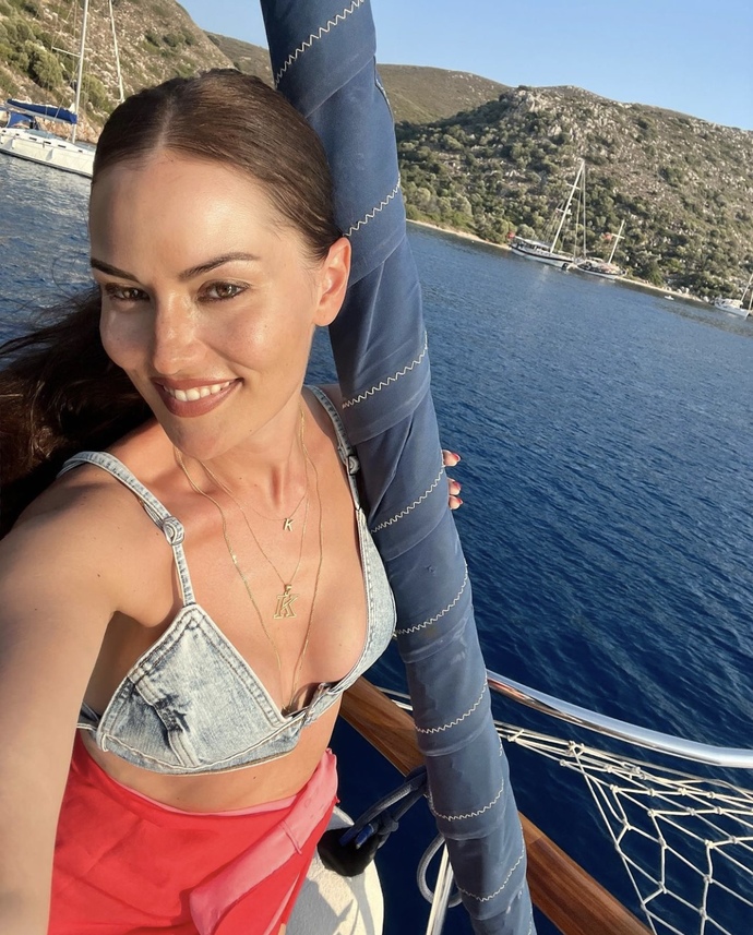 Fahriye Evcen çok güzel mi sizce?