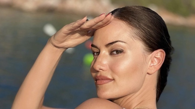 Fahriye Evcen çok güzel mi sizce?