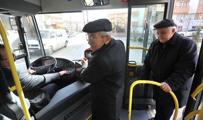 65 yaş üzeri toplu taşıma ücretli mi olacak? Ertelenen bu karar nereye varır ve sonuçları ne olur?