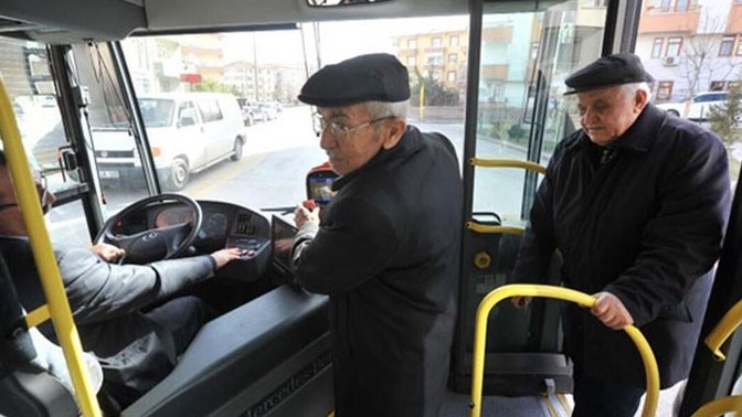 65 yaş üzeri toplu taşıma ücretli mi olacak? Ertelenen bu karar nereye varır ve sonuçları ne olur?