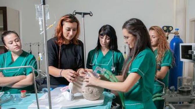 İki yıllık anestezi okumak sizce iyi midir?