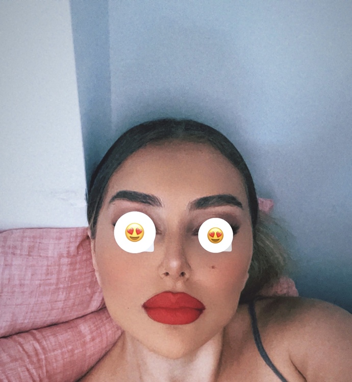 Günlük hayatta kırmızı ruj çok mu abartı oluyor sizce 😬?