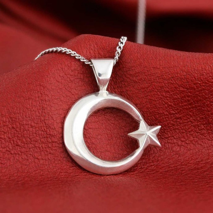 Böyle bir kolyeyi çöpe atmak sizce yanlış mı?