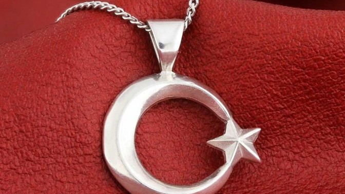 Böyle bir kolyeyi çöpe atmak sizce yanlış mı?