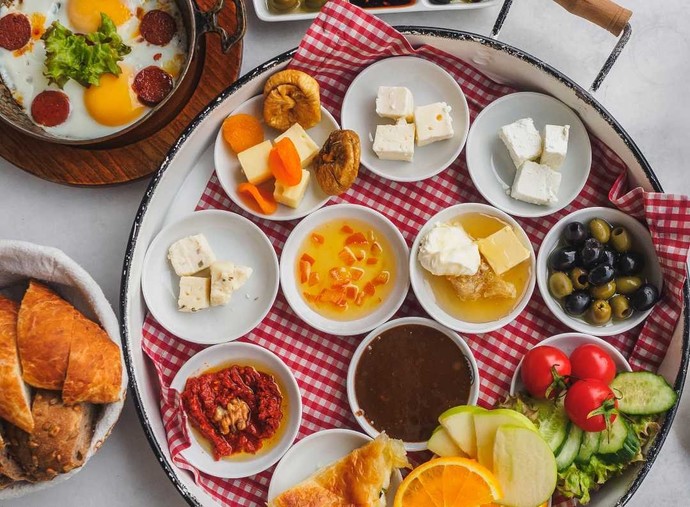 Kahvaltıda ne yersiniz, özel bir tarifiniz var mı?
