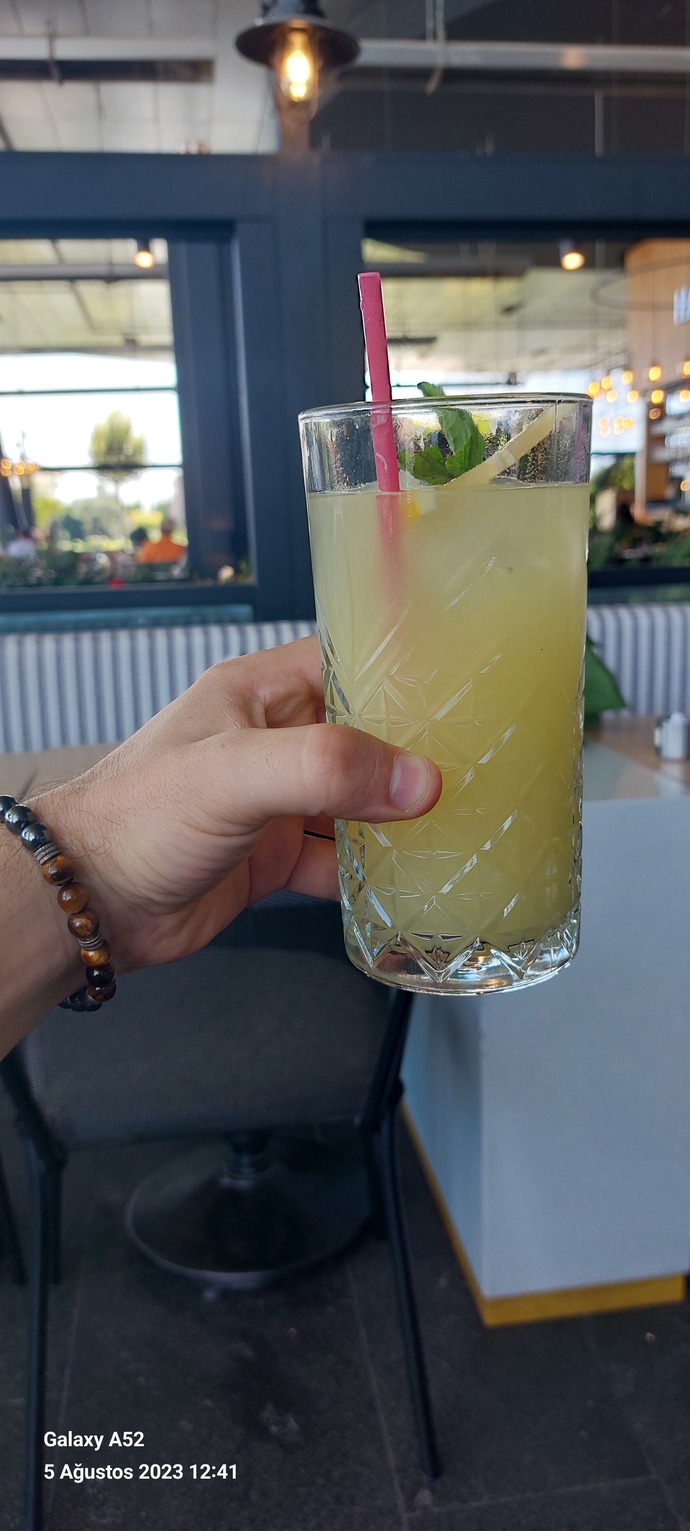 Sicaklarin kurtarıcısı buz gibi Limonata mıdır?