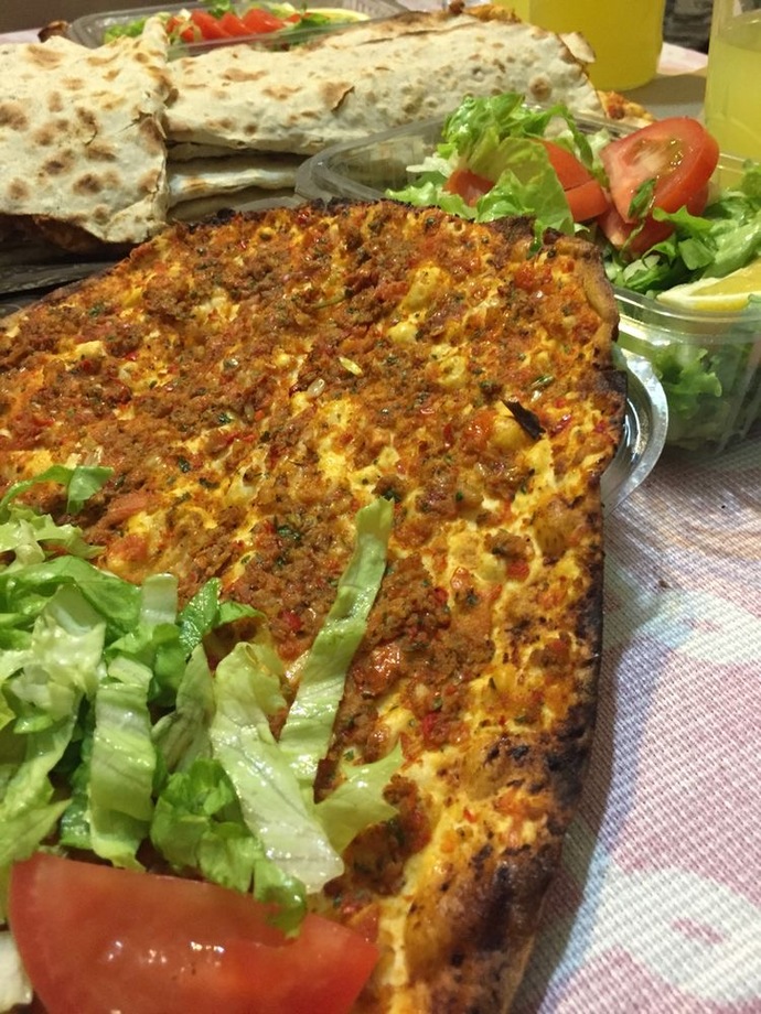 Lahmacunu nasıl yersiniz?