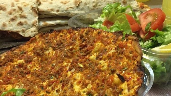 Lahmacunu nasıl yersiniz?