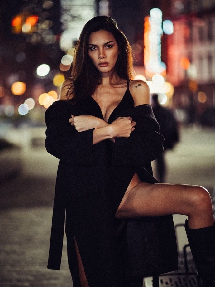 Dekolte giymeyen kadın seksi ve dişi olamaz mı?