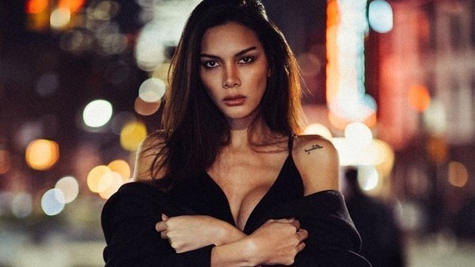 Dekolte giymeyen kadın seksi ve dişi olamaz mı?