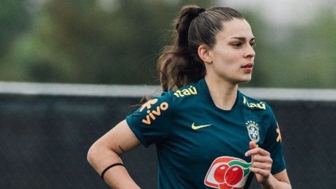 Erkek arkadaşım futbolcu olmama saygı göstermiyor. "Ya ben ya da futbol" diyor. Ne yapmalıyım?