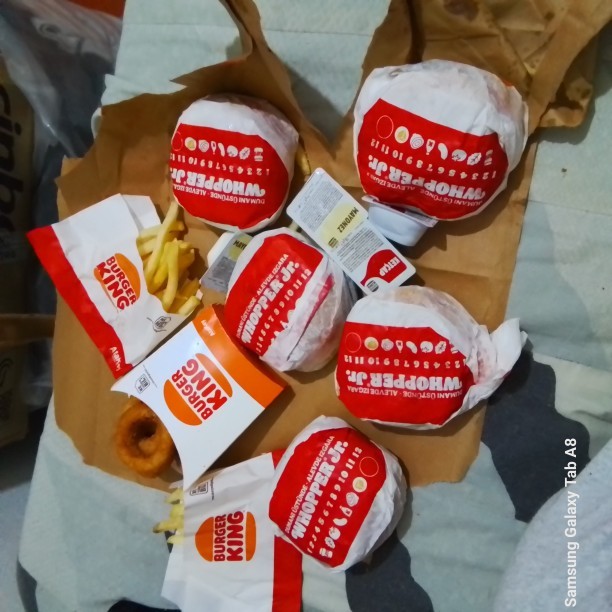 McDonalds mı burger King mi hangisini seversiniz acıkan var mı?