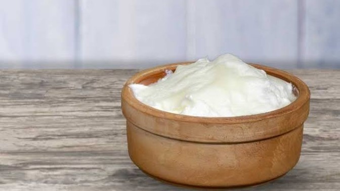 Yoğurt dediğin kaymaklı mı /kaymaksız mı olur?