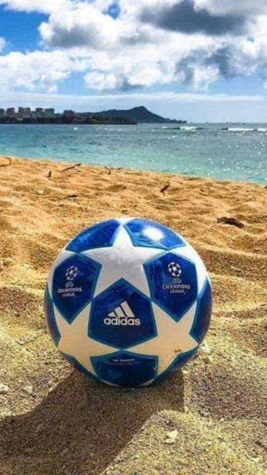 Plajda futbol oynanır mı?