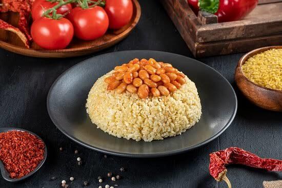 Kuru fasulye pirinç pilavıyla mı, yoksa bulgur pilavıyla mı daha güzel olur?