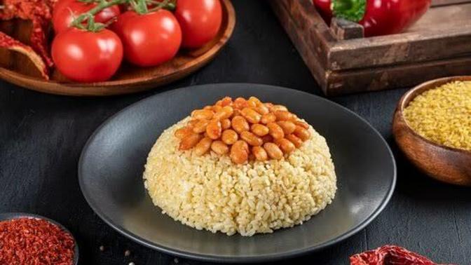 Kuru fasulye pirinç pilavıyla mı, yoksa bulgur pilavıyla mı daha güzel olur?