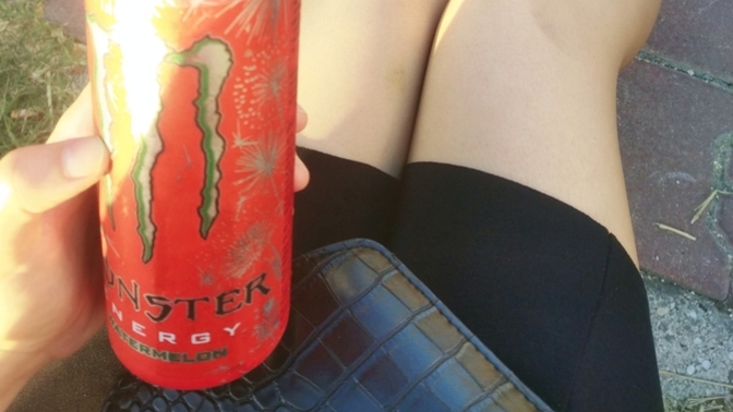 Monster enerji içeceği sevenler burada mı?