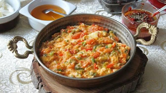 Sizce menemen soğanlı mı olur soğansız mı?
