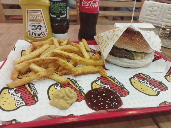 Hangi fast food zincirinin hamburgerini tüketmeyi tercih ediyorsunuz?