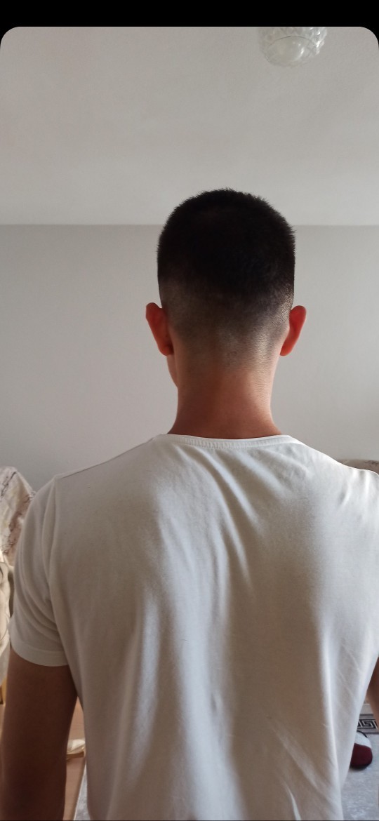 Mahalle berberi bu sefer iyi kesti gibi, saç tıraşım nasıl olmuş?