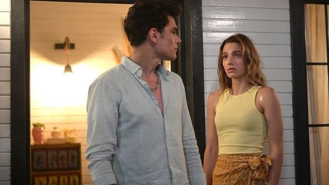 Sevgilim tanımadığım erkekleri takipten çıkarmamı istiyor. Dediğini yaparsam kendimden taviz mi vermiş olurum?