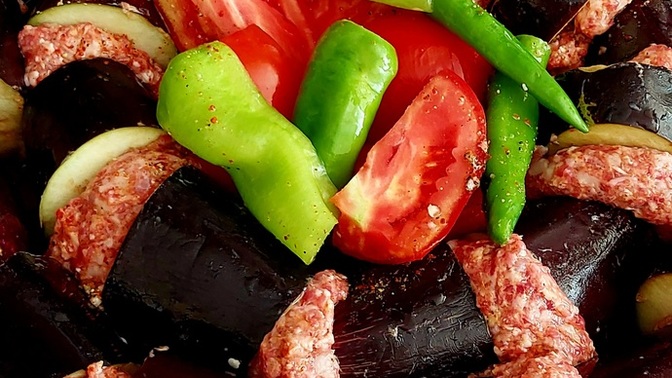Gaziantep yöresinden patlıcan tepsi kebabını denediniz mi?