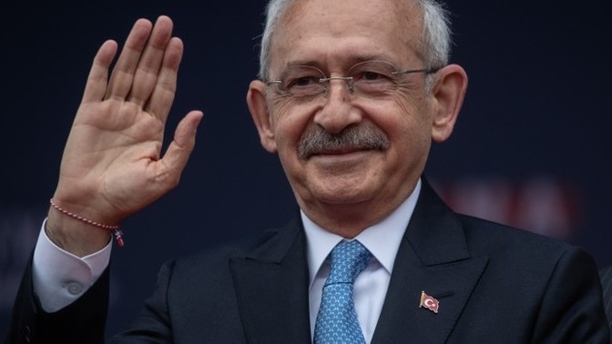 Kemal Kılıçdaroğlu neden sürekli sırıtıyor?