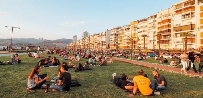 İzmirde bir öğrencinin günlük gideri ne civarda, asıl öğrenci şehri hangisi sizce?