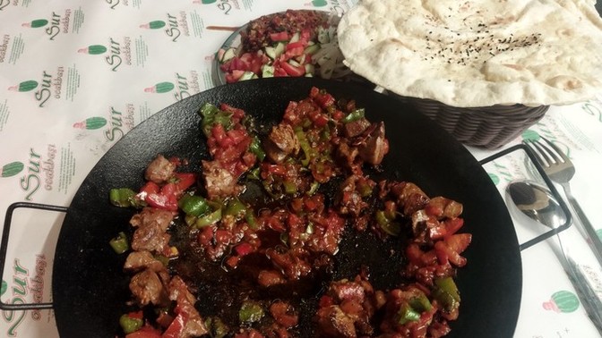 Saç tavanın yanında en iyi ne gider?