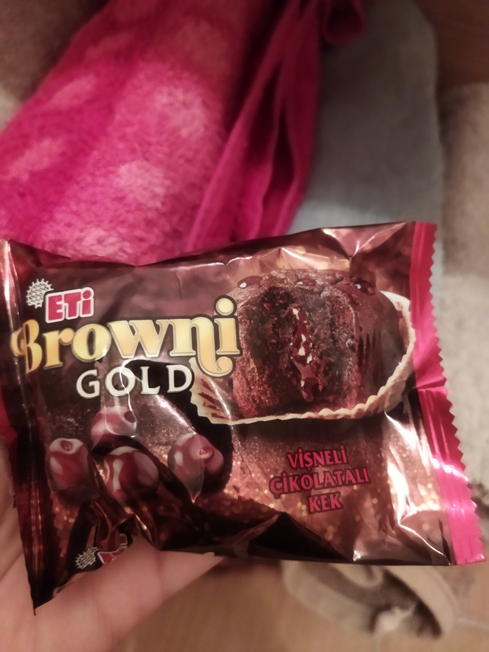 Vişneli brownie kek sevmeyen var mı?
