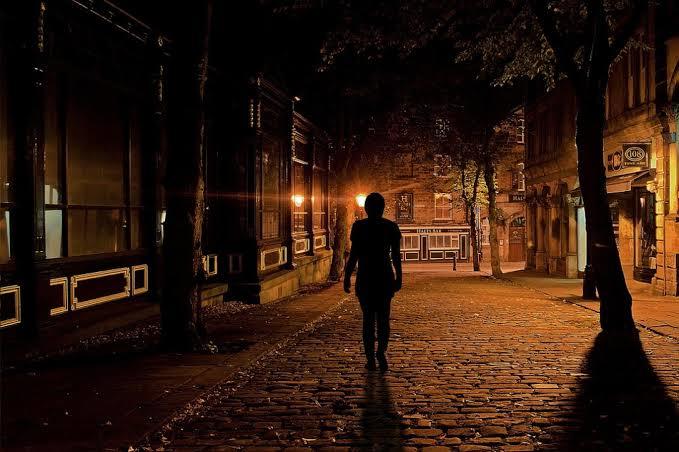 Gece yürümekten korkar mısınız?