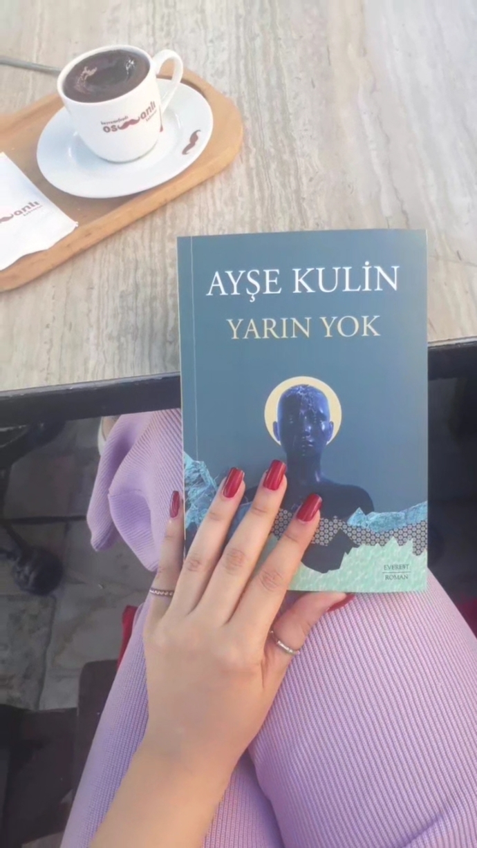 Şimdilerde okuduğunuz bir kitap var mı?