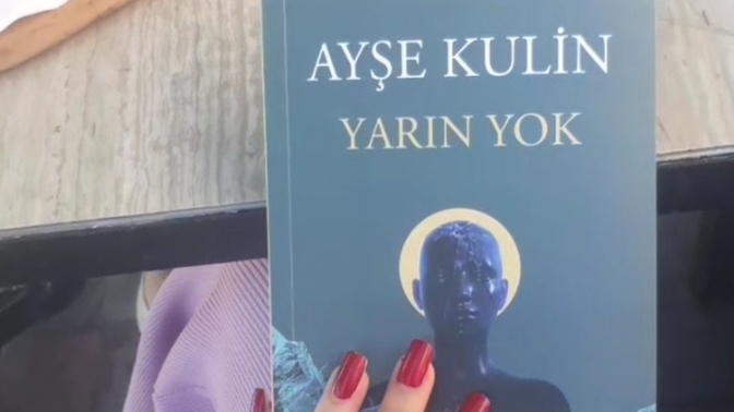 Şimdilerde okuduğunuz bir kitap var mı?