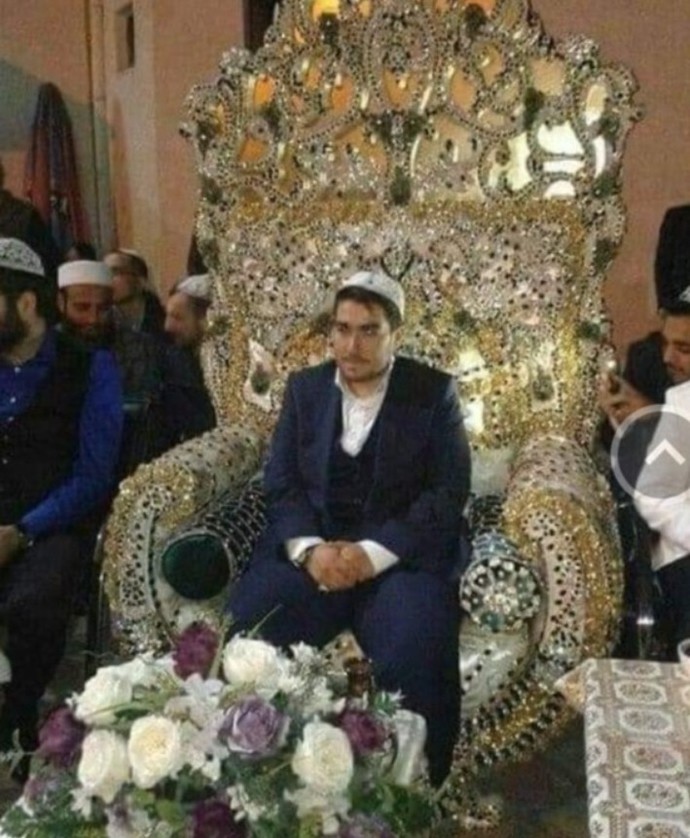 Tarikatlerin zengin olmasının sebebi nedir sence?