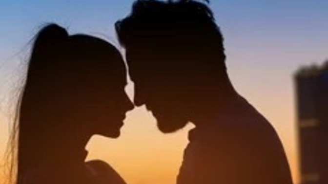 Varlığı ayrı, yokluğu ayrı dert olan bir şey yazar mısınız?