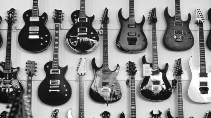 Birinin gitar çaldığını nasıl anlarım?