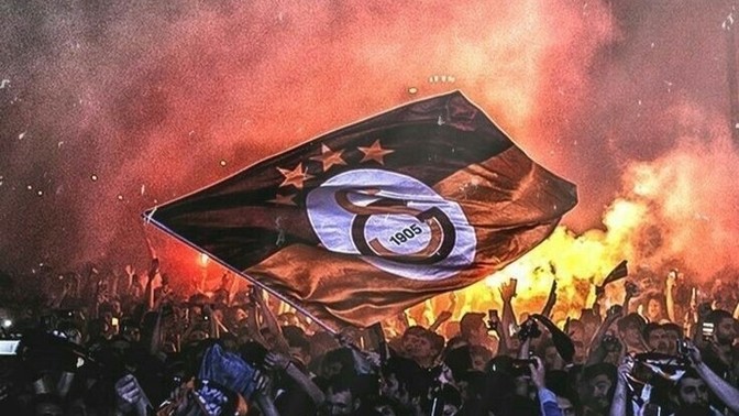 Benimle olmak yerine Galatasaray maçını izlemeye gitti! Galatasaray'ı benden daha çok mu seviyor?