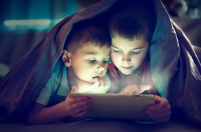 Çocuklara tablet veya telefon verilmeli mi?
