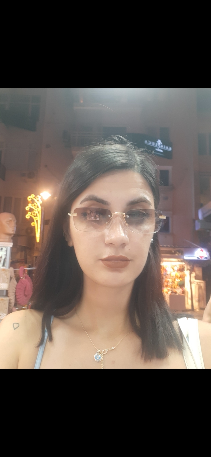 Bu gözlük güzel mi, 300 TLye alınır mı?