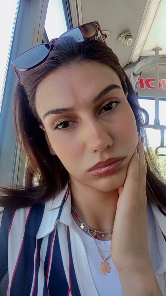 Makyajımda yeni denemeler yaptım, beğendim gibi. Sizce makyajım güzel olmuş mu?