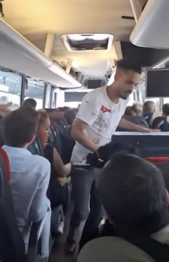 Fas uyruklu bir şahıs herkesin içinde tuvaletini yaptı, bu mülteciler bu ülkeden ne zaman gidecek?