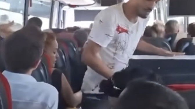 Fas uyruklu bir şahıs herkesin içinde tuvaletini yaptı, bu mülteciler bu ülkeden ne zaman gidecek?