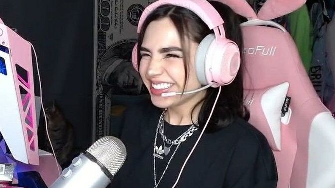 Pubg oynadım diye sevgilim bana kötü şeyler söyledi. Siz olsanız ne yaparsınız?