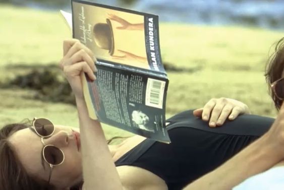 Kitap okumayan cahil midir?