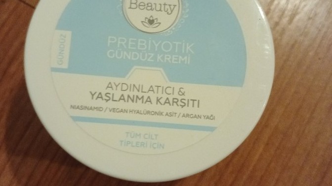 Yaşlanma karşıtı krem kaç yaşında kullanılır?