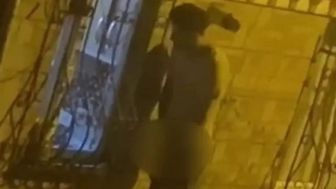 İstanbul'da pencereden içeri bakan sapık dehşeti yaşandı! Sizce bu şahsın cezası ne olmalı?